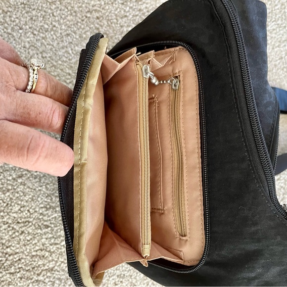 Baggallini Cross Body Bag- EUC- $26 - Picture 3 of 5